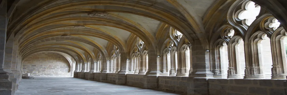 Image Monte escalier La Chaise-Dieu